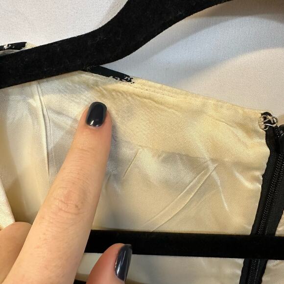 Tahari Black White Floral Peplum Waist Square Neckline Knee Length Dress 12 - Picture 5 of 6